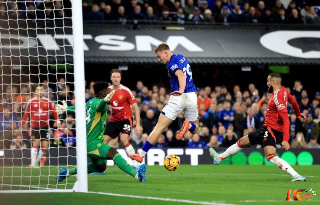 Ipswich Town (áo xanh) chơi tốt hơn hẳn MU, đặc biệt ở hiệp 1 | Keolive