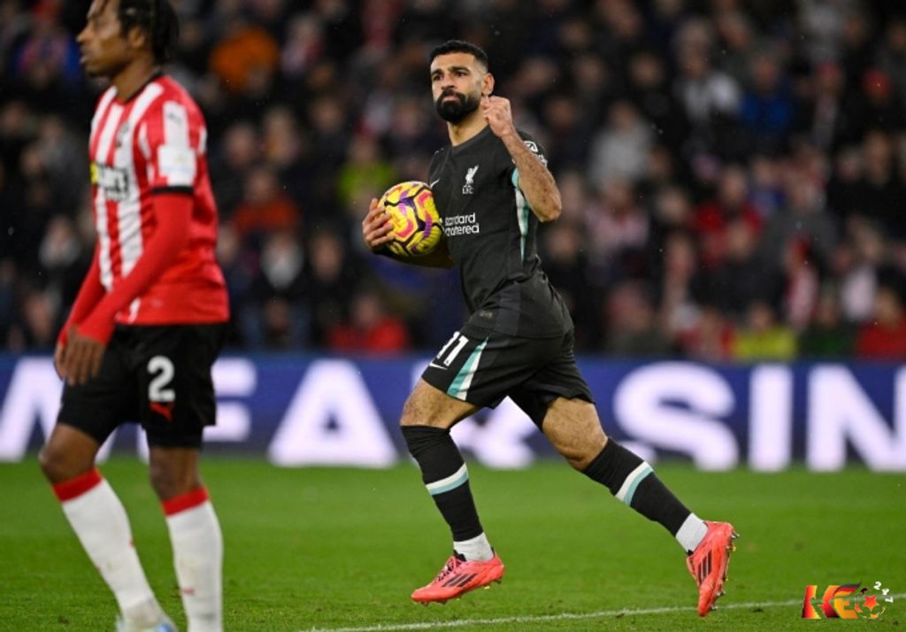 Mohamed Salah mừng bàn trong trận Liverpool thắng Southampton 3-2 ở vòng 12 Ngoại hạng Anh. | Keolive