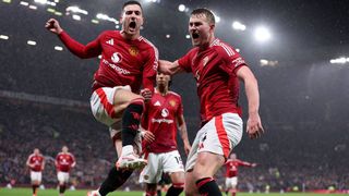 Manchester United 3-2 Ipswich Town: MU vượt khó chỉ với 10 người 