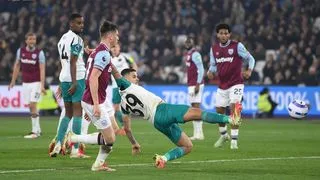 Hình ảnh cho bài Guimarães tỏa sáng, Newcastle giành chiến thắng tối thiểu trước West Ham​