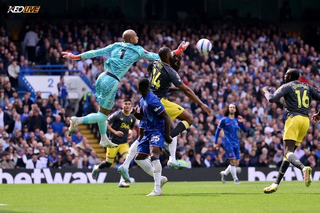 Sanchez có một ngày thi đấu chắc chắn giúp The Blue bảo toàn thành quả | Keolive