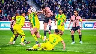 Hình ảnh cho bài Nantes 1–1 PSG: Douglas Augusto níu chân nhà vô địch, PSG lập kỷ lục bất bại sân khách