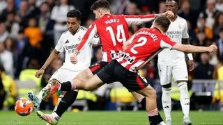 Hình ảnh cho bài Valverde ghi bàn phút bù giờ, Los Blancos kiên trì bám đuổi Barca