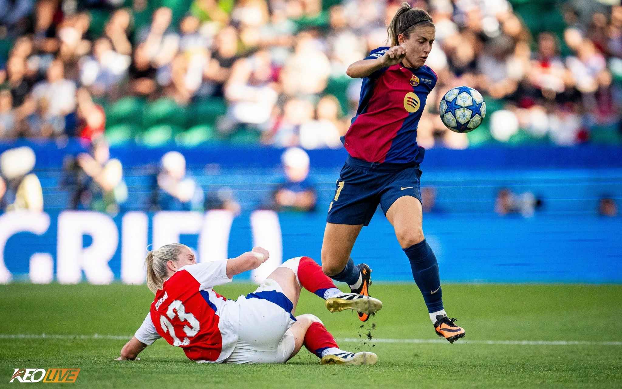 Barca vượt trội hơn về số cơ hội và thời gian kiểm soát bóng trong hiệp 1 | Keolive