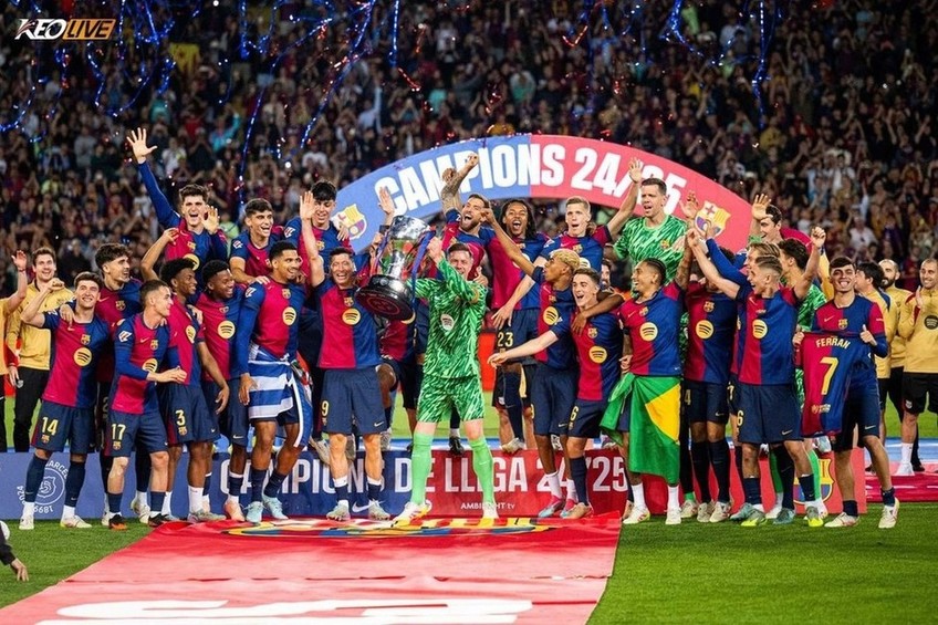 Barcelona nâng cao cúp vô địch La Liga lần thứ 28 | Keolive