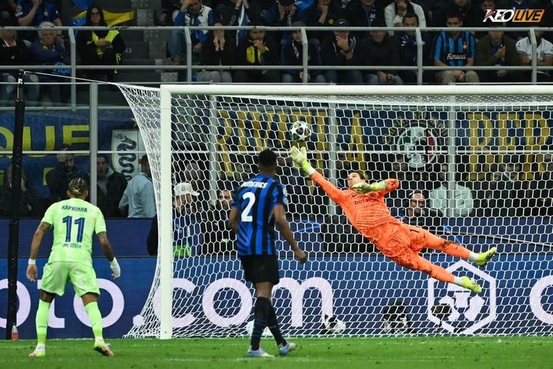 Thủ thành Yann Sommer xứng đáng với danh hiệu MOTM của trận đấu khi liên tục cứu thua cho Inter | Keolive