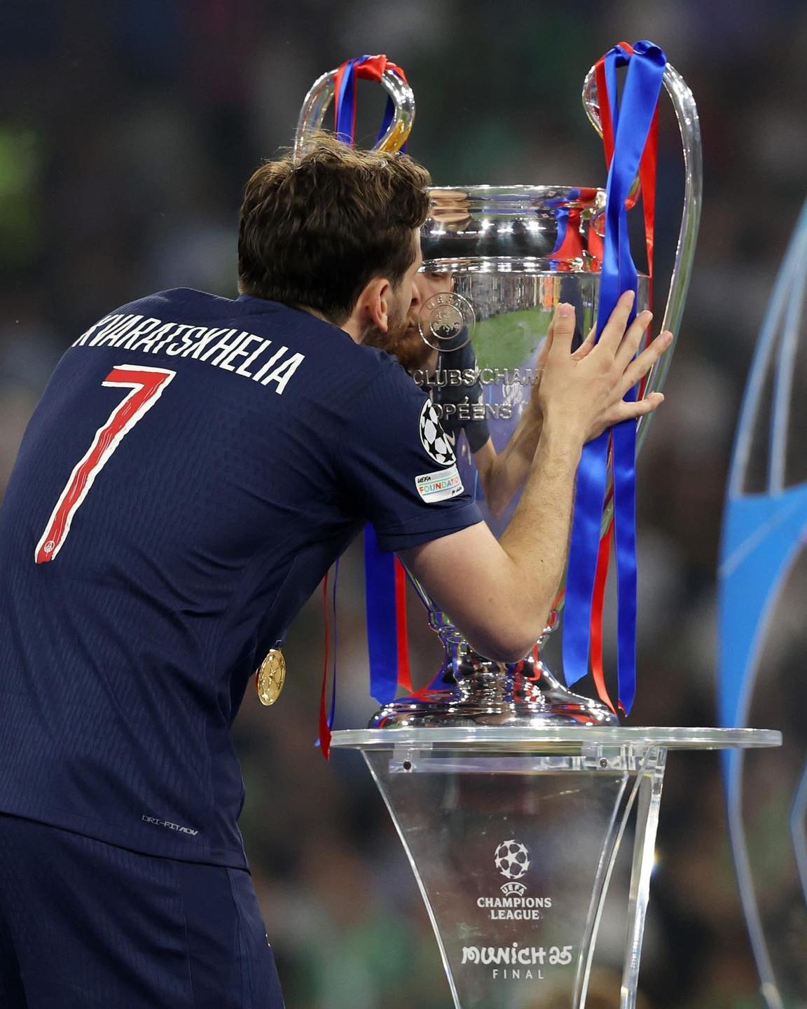 Kvaratskhelia có được điều mà Mbappé khao khát ngay trong mùa đầu tiên khoác áo PSG | Keolive