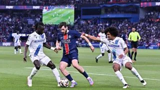 Hình ảnh cho bài PSG 3-1 Auxerre: Kvaratskhelia tỏa sáng, PSG khép lại mùa giải với chiến thắng ngược dòng