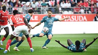 Reims sụp đổ trong hiệp phụ, Metz giành vé Ligue 1