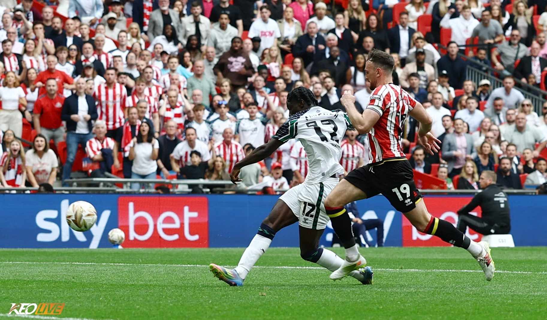Mayenda gỡ hòa cho Sunderland sau tình huống phối hợp đẹp mắt | Keolive