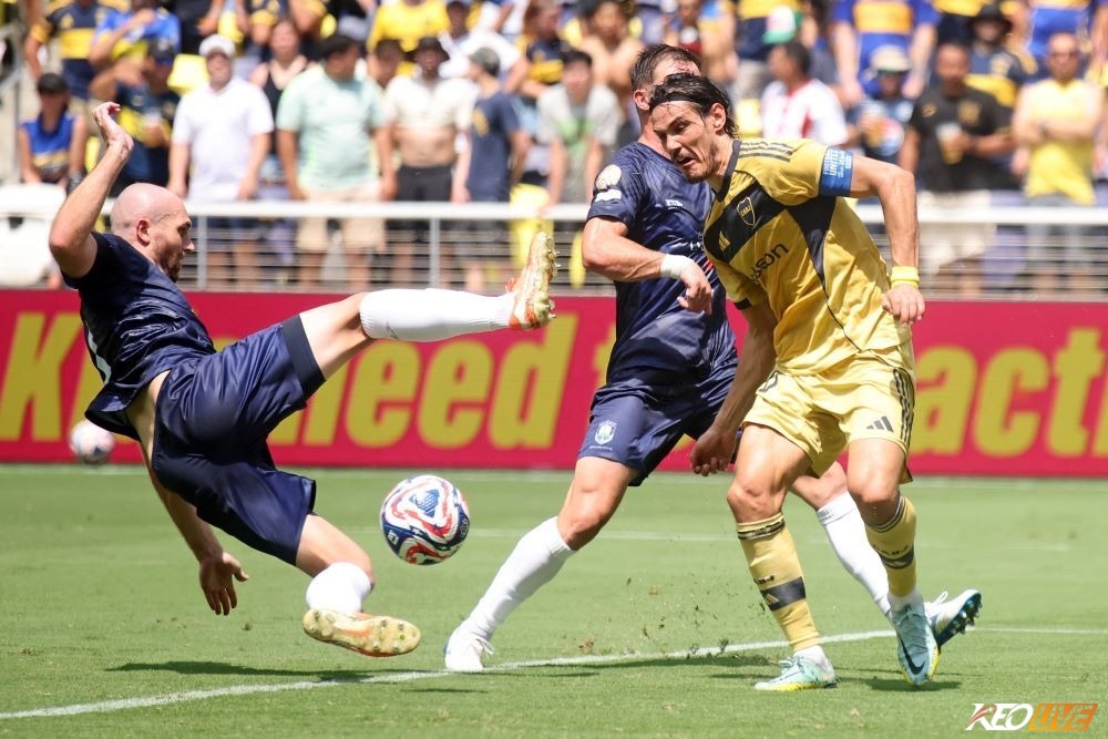 Cavani và các đồng đội bất lực trước hàng thủ của Auckland | Keolive
