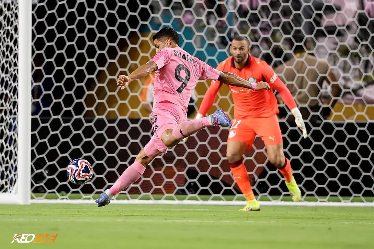 Suarez nhân đôi cách biệt bằng bàn thắng đẳng cấp cao | Keolive