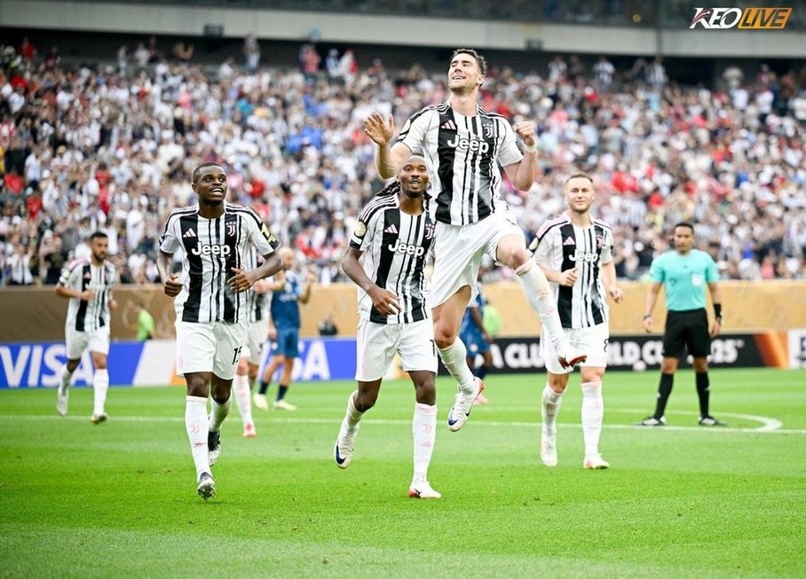 Vlahovíc chốt hạ trận đấu với pha sút penalty quyết đoán | Keolive