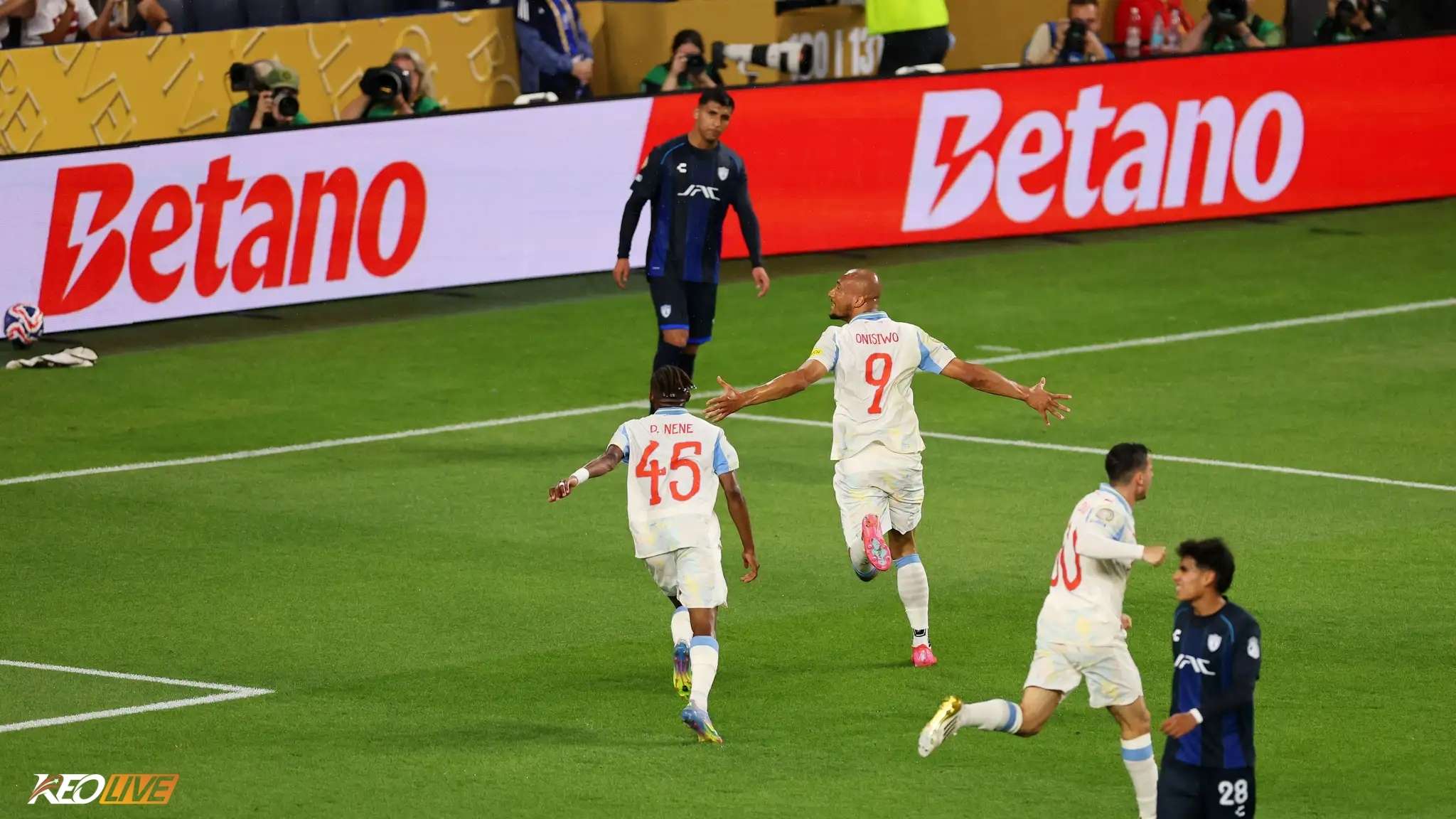 Onisiwo ghi bàn thắng quyết định cho Salzburg | Keolive