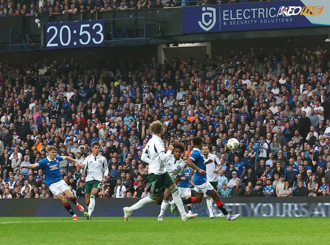 Curtis làm nổ tung cầu trường Ibrox | Keolive