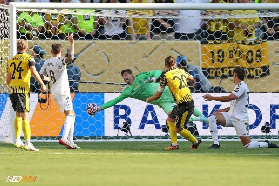 Beier ghi bàn thắp lại hy vọng cho Dortmund | Keolive
