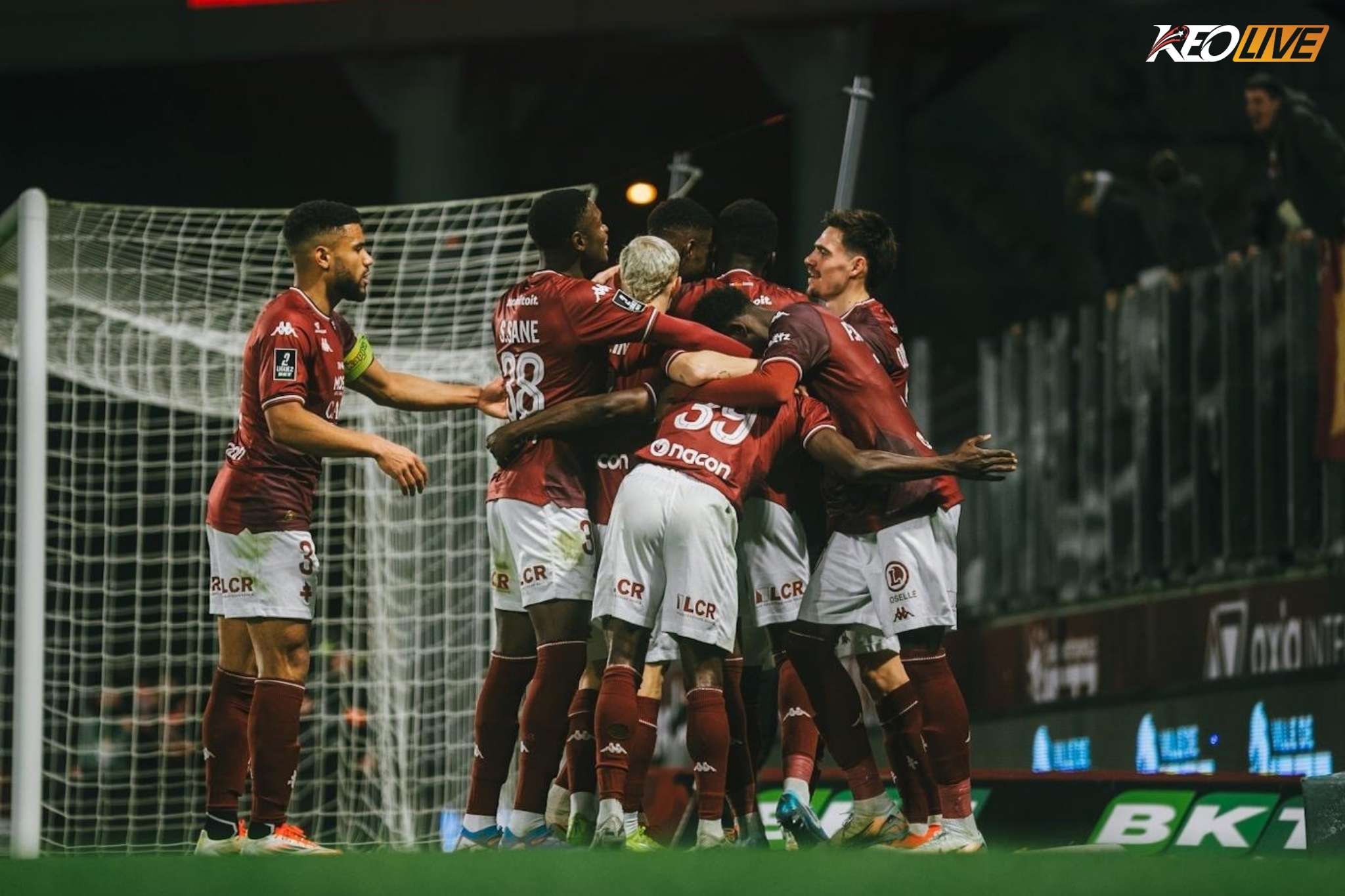Metz vượt qua Reims trong trận play-off kịch tính để lên hạng | Keolive