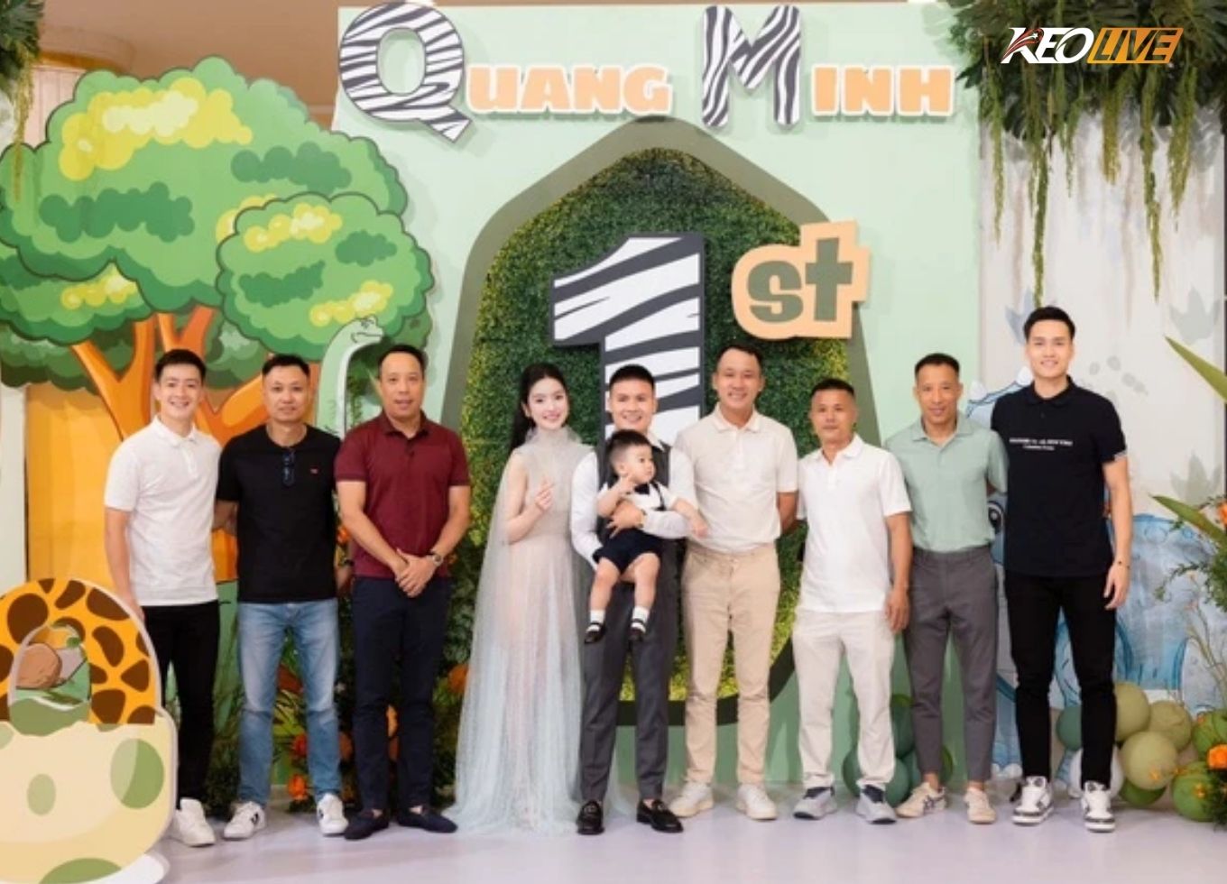 Nhiều bạn bạn bè nổi tiếng của Quang Hải tới dự tiệc | Keolive