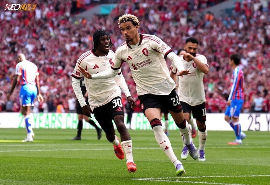 Ekitike có bàn thắng chính thức đầu tiên cho Liverpool | Keolive