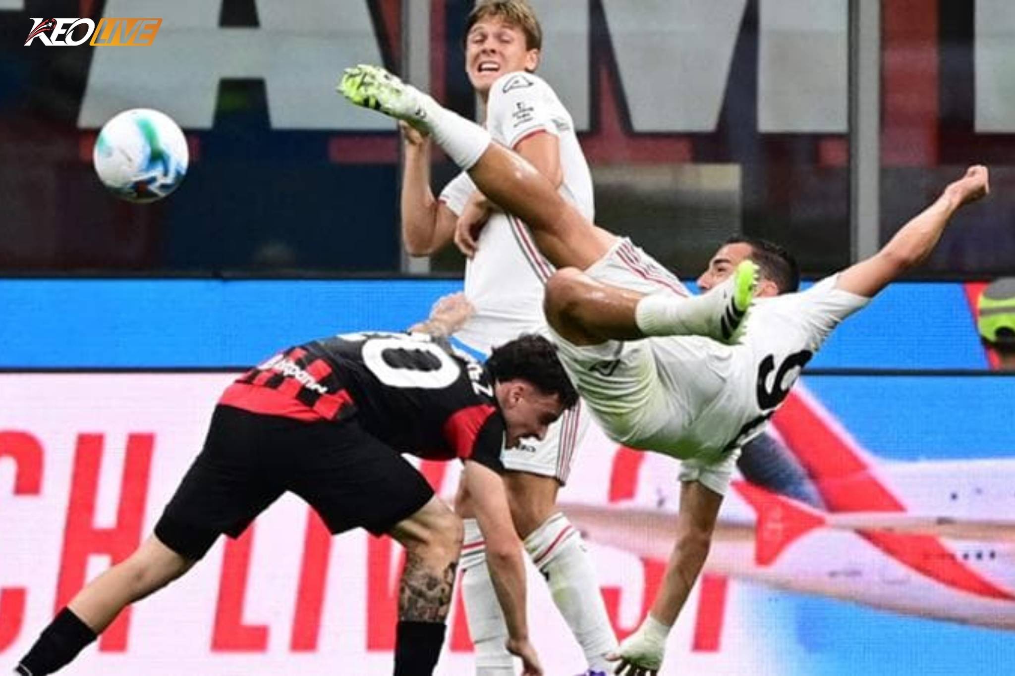 Siêu phẩm của Bonazzoli hạ gục AC Milan ngay tại San Siro | Keolive