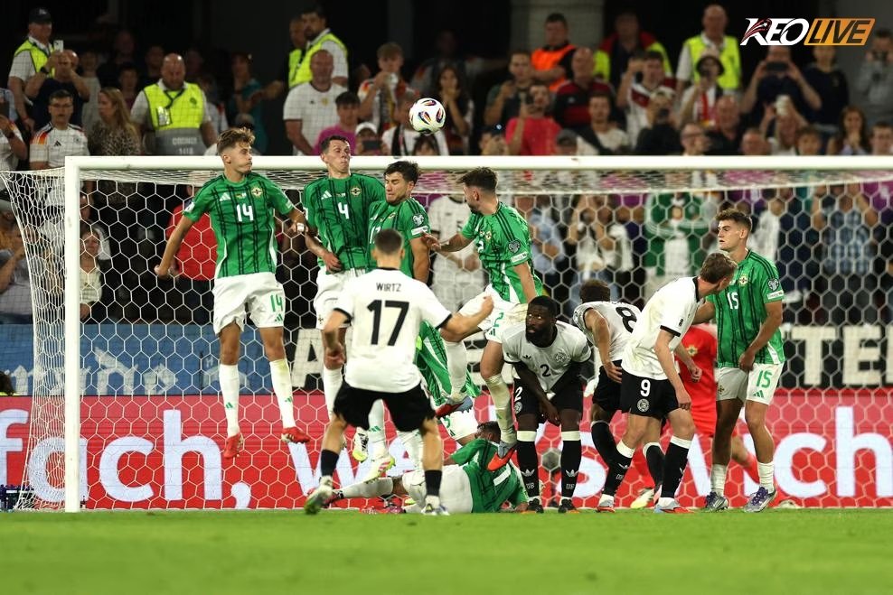 Cú sút phạt đẹp mắt của Wirtz nâng tỉ số lên 3-1 | Keolive