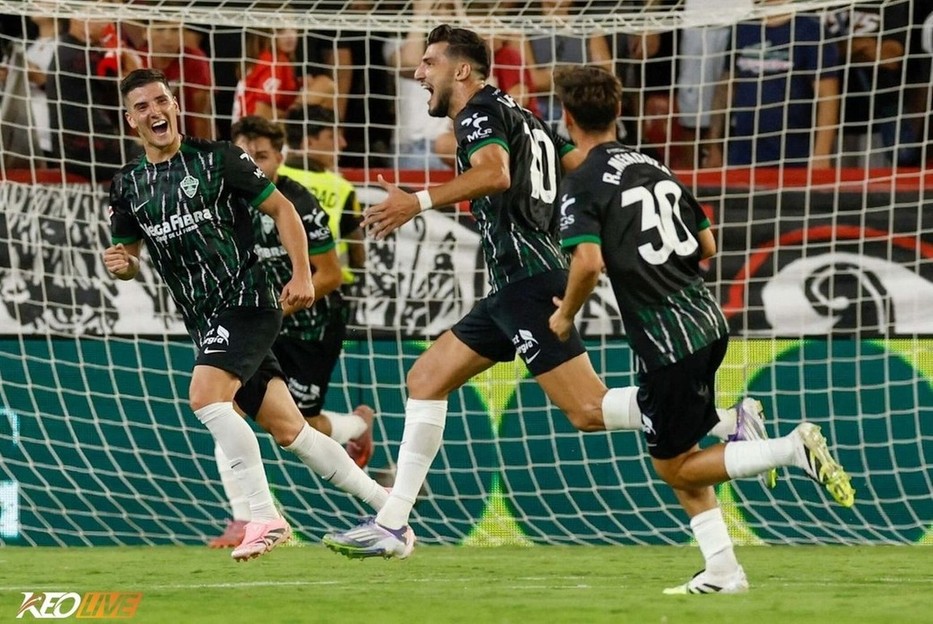 Siêu phẩm sút phạt của Rafa Mir | Keolive