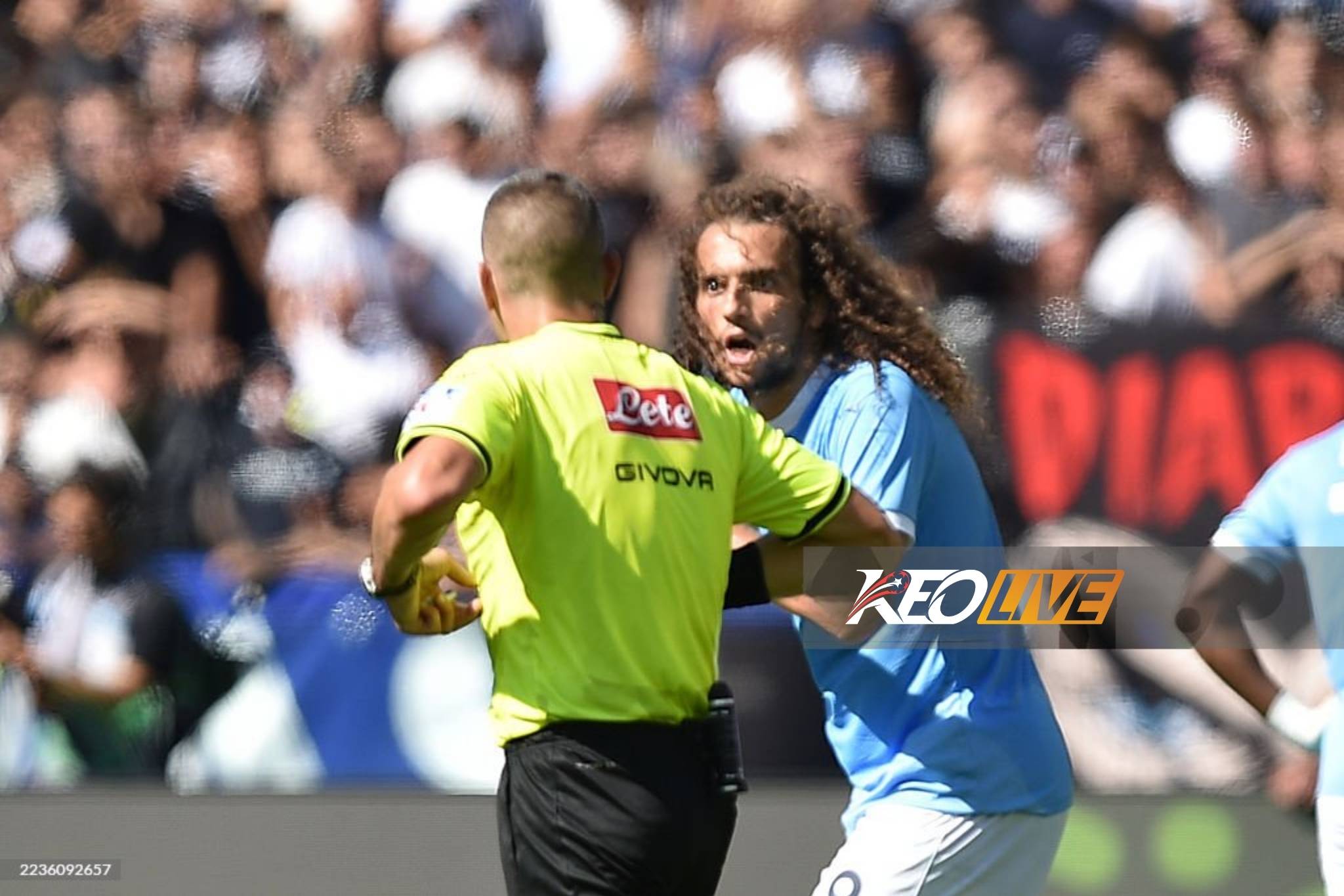 2 thẻ đỏ là minh chứng cho sự khốc liệt của trận derby thủ đô | Keolive