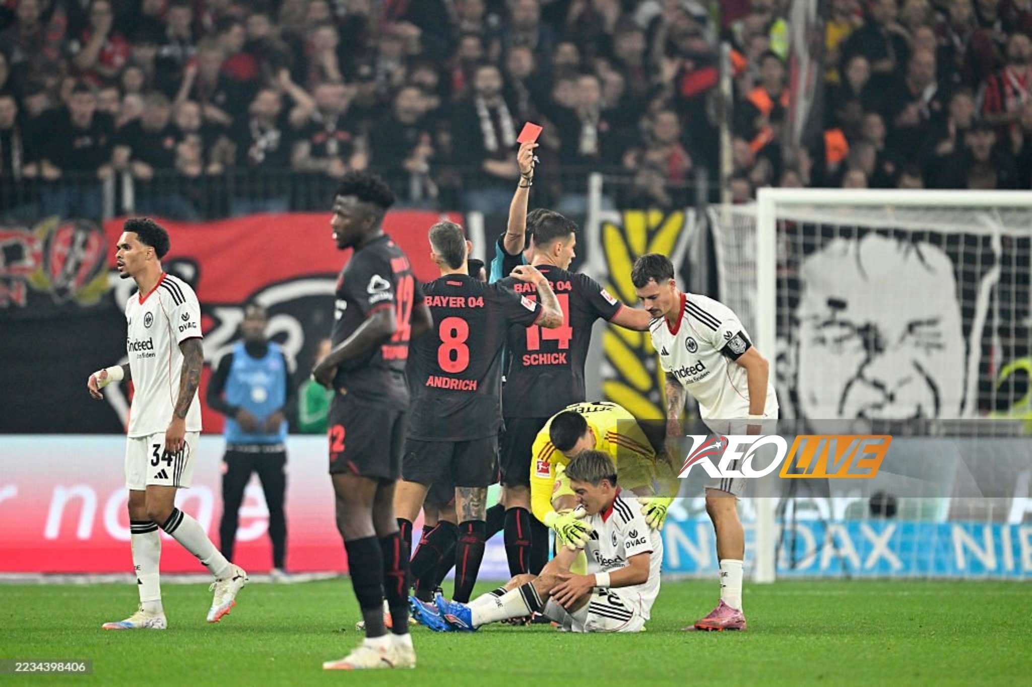 Hai thẻ đỏ khiến Bayern Leverkusen chơi thiếu người trong gần 40 phút | Keolive