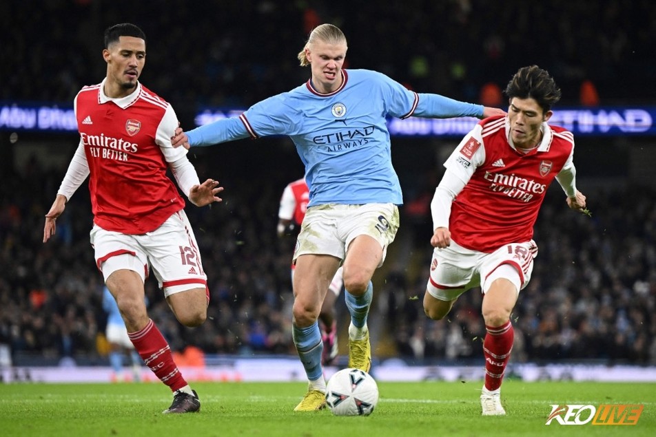 Liệu Arsenal sẽ giành trọn 3 điểm và bám đuổi ngôi đầu, hay Manchester City sẽ lấy lại những gì đã mất? | Keolive