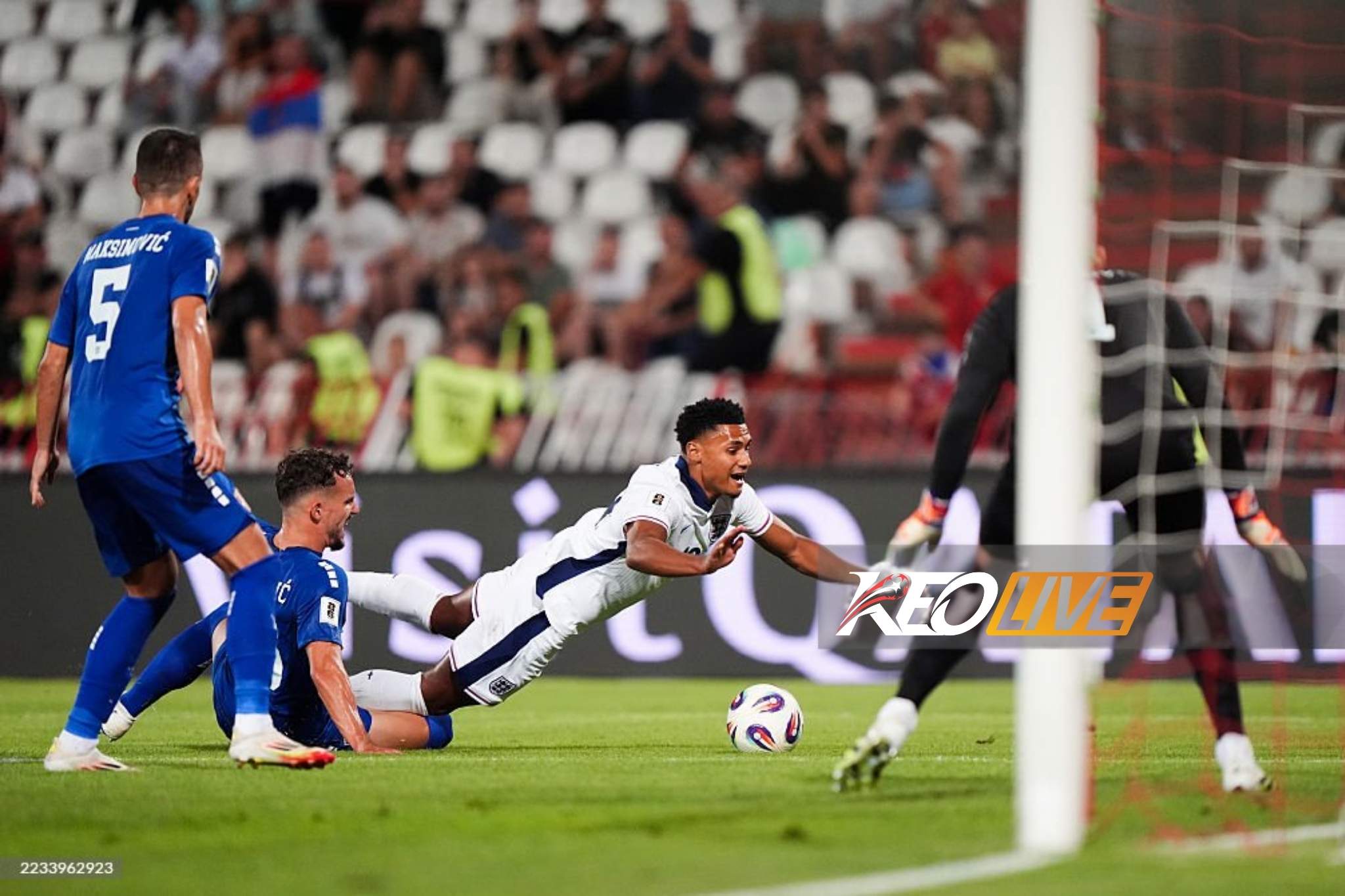 Tình huống Watkins bị phạm lỗi dẫn đến quả 11m | Keolive