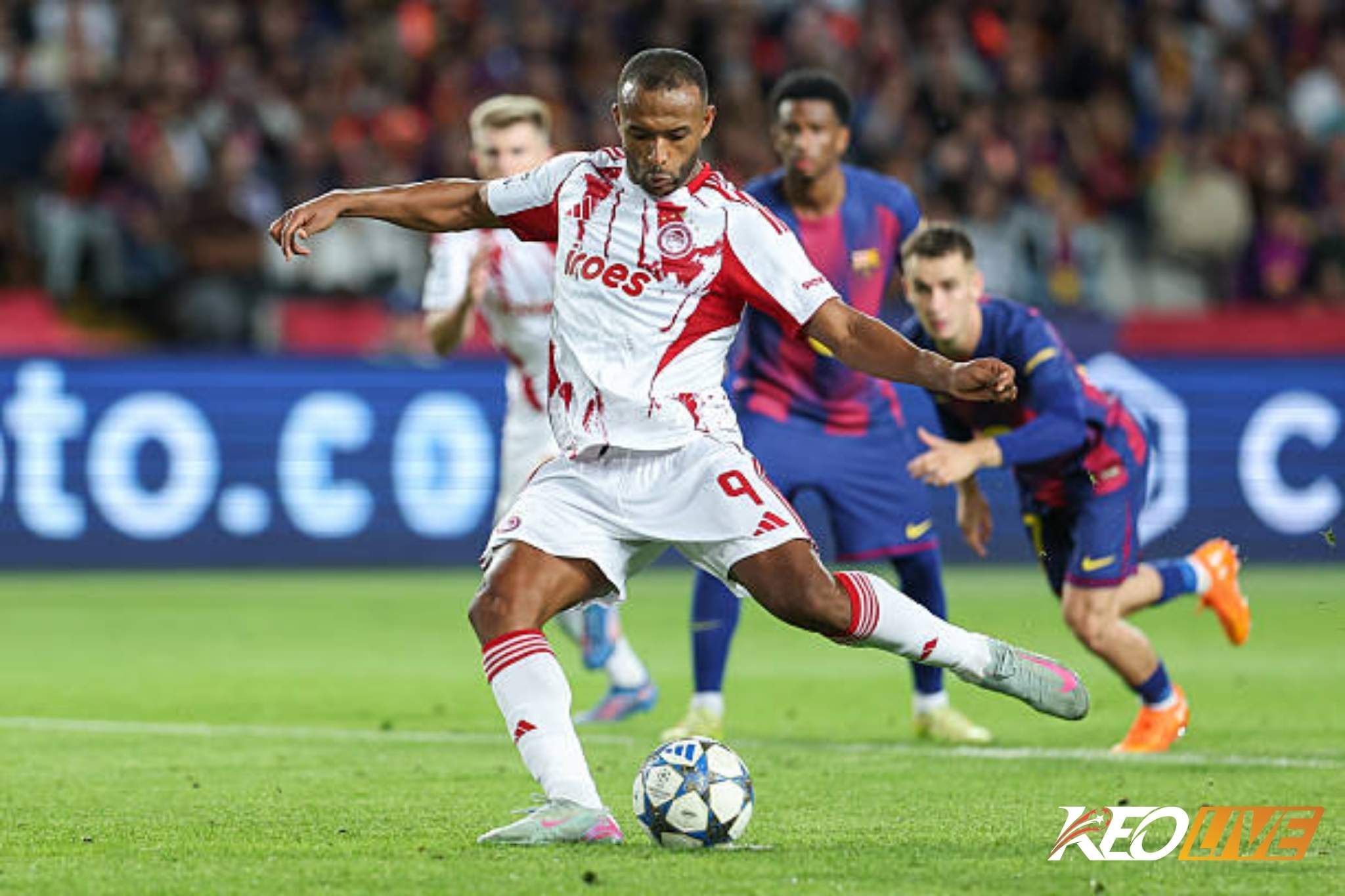 EL Kaabi rút ngắn tỉ số xuống 2-1 trên chấm 11m | Keolive