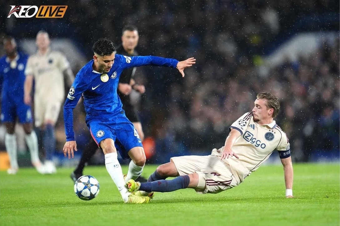 Pha phạm lỗi dẫn đến thẻ đỏ của Taylor | Keolive