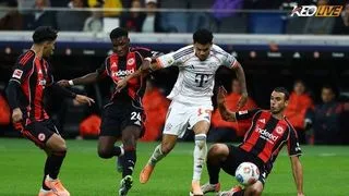 Hình ảnh cho bài Frankfurt 0-3 Bayern Munich: Hùm xám nối dài mạch thắng ấn tượng