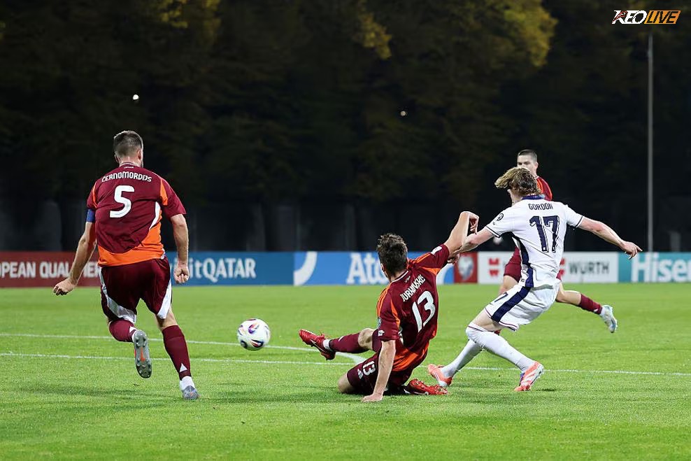 Pha solo mở tỉ số đẹp mắt của Gordon | Keolive