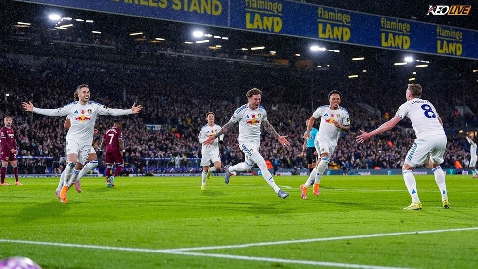 Aaronson mở tỉ số sớm cho đội chủ nhà | Keolive