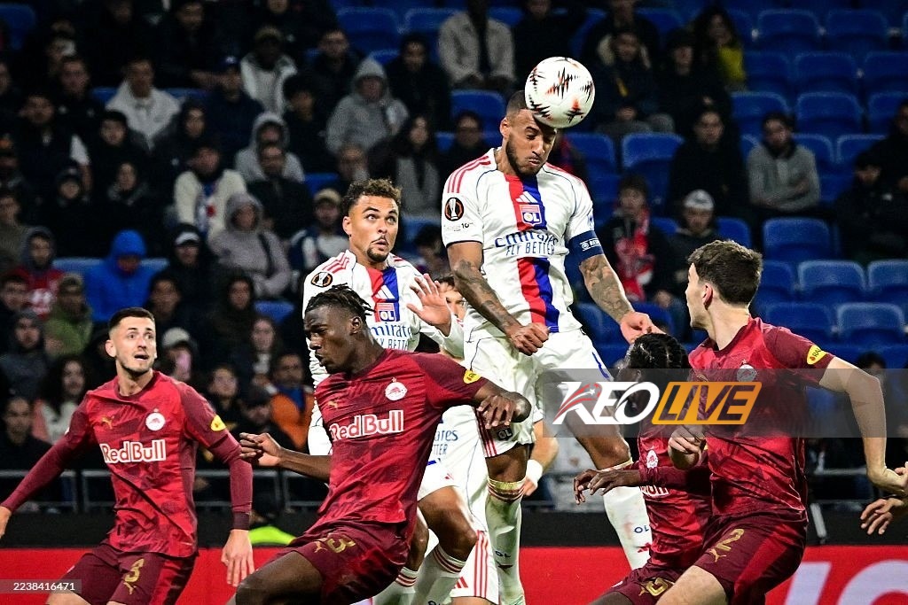 Kluivert lên công về thủ toàn diện trong suốt trận đấu | Keolive