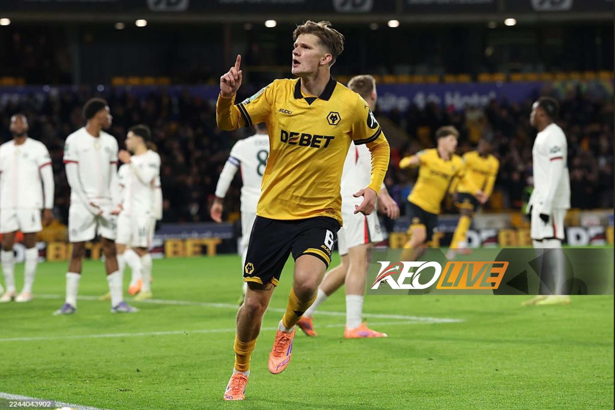 Trận đấu trở nên hấp dẫn khi Wolfe rút ngắn tỉ số xuống 2-3 | Keolive