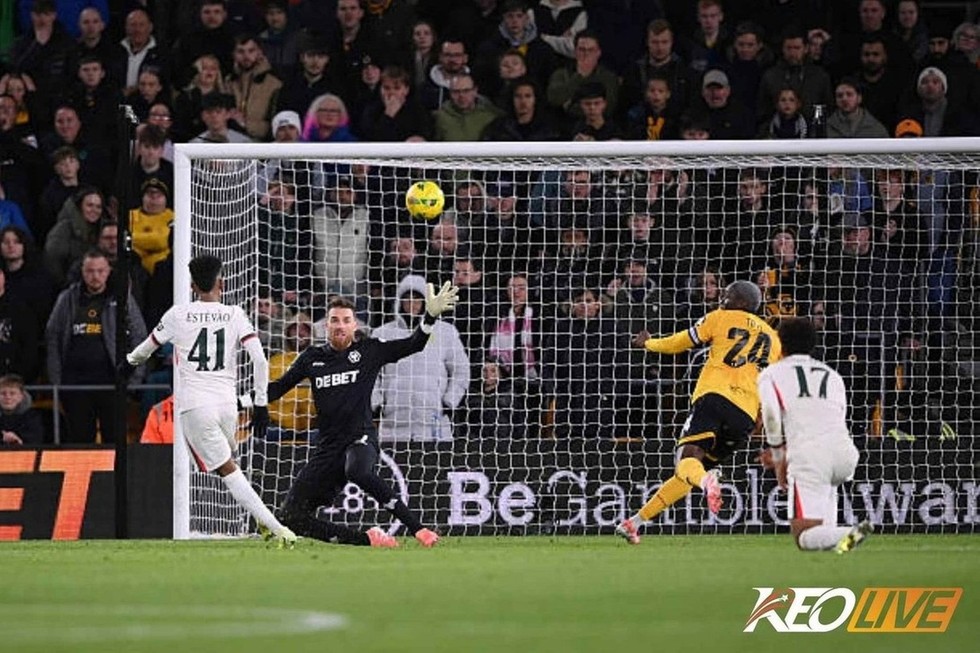 Pha nâng tỉ số lên 3-0 đầy ngẫu hứng của Estevao  | Keolive