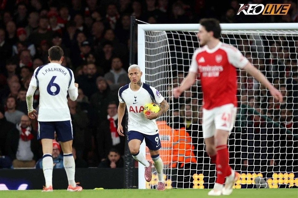 Richardlison lập một siêu phẩm rút ngắn tỉ số cho Spurs | Keolive