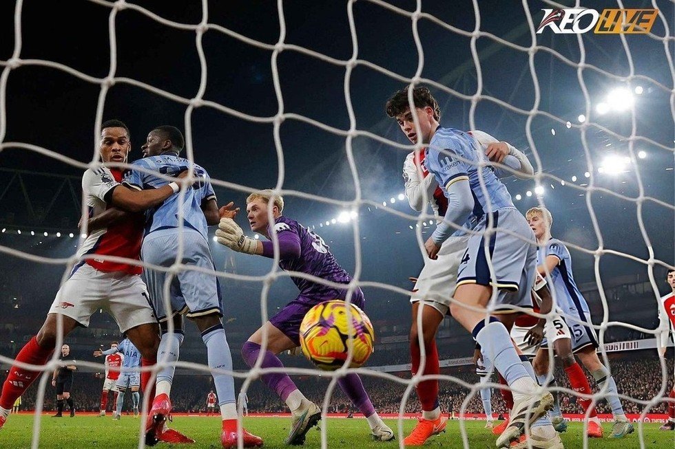 Trận derby Bắc London căng thẳng từ sân cỏ đến phòng bệnh | Keolive