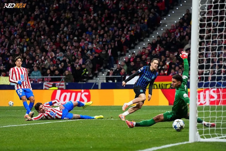 Zielinski gỡ hòa cho đương kim Á quân ở phút 54 | Keolive