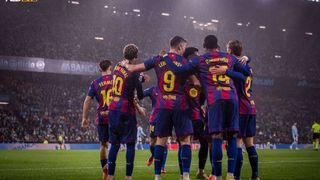 Barcelona 4-2 Celta Vigo: Ngày của Lewy, Barca bám sát ngôi đầu