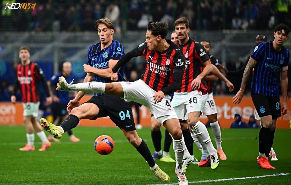 45 phút đầu tiên diễn ra căng thẳng trong từng pha bóng | Keolive