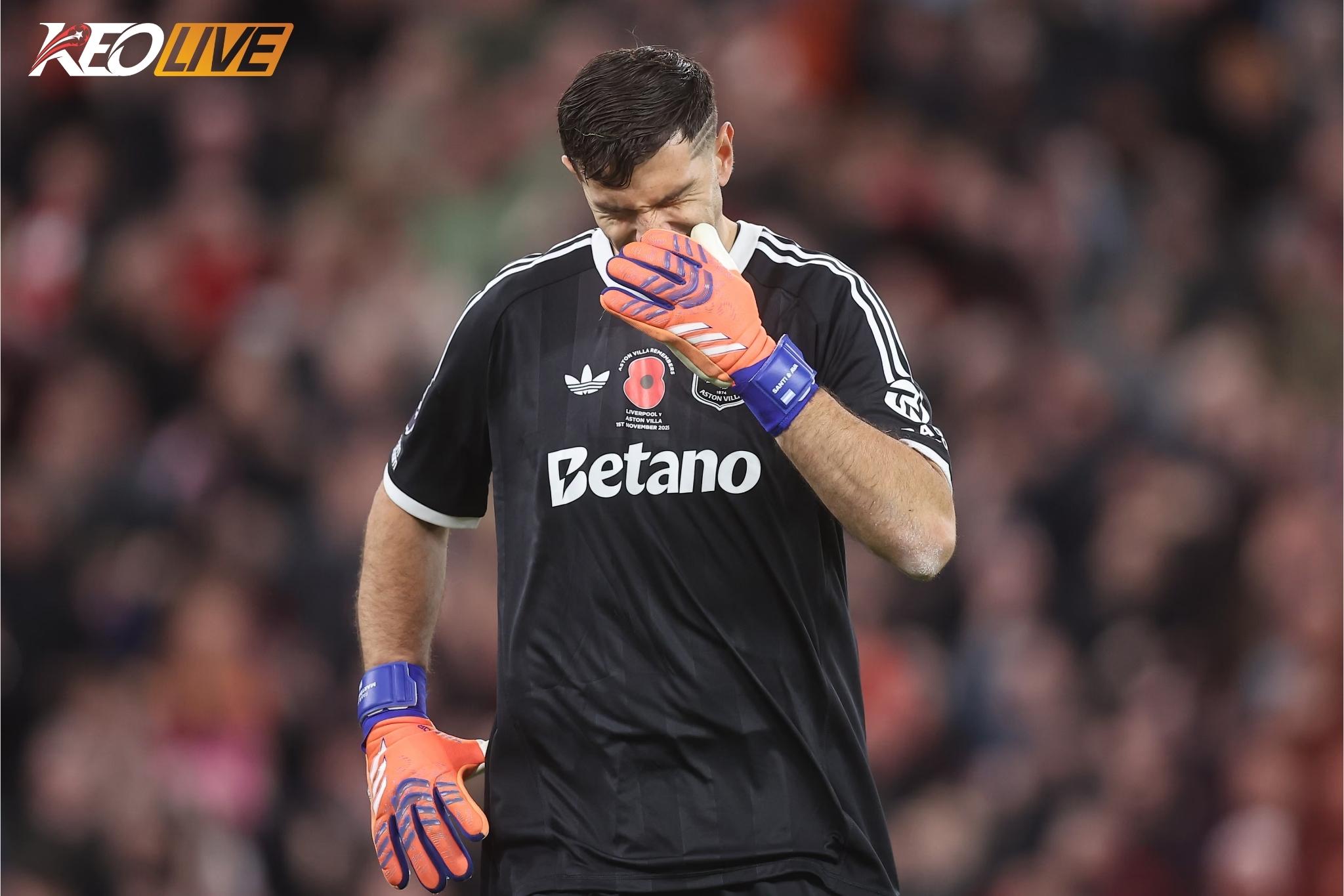 Martinez mắc lỗi trong cả hai bàn thua của Villa | Keolive