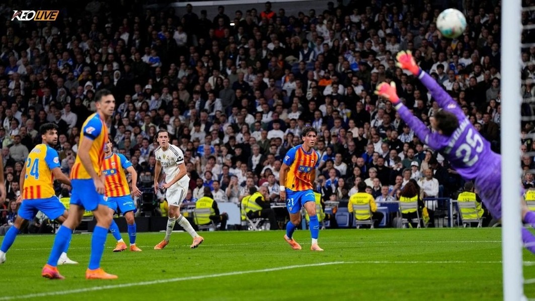 Siêu phẩm của Carreras ấn định chiến thắng 4-0 | Keolive