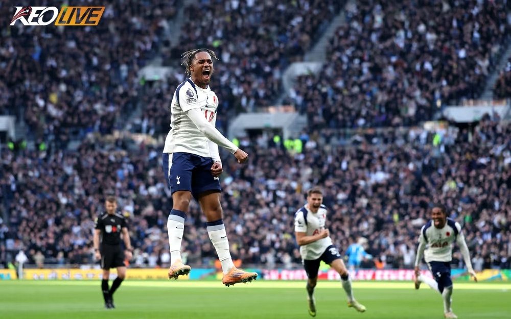 Cú xoay người của Mathys Tel đưa trận đấu về vạch xuất phát | Keolive