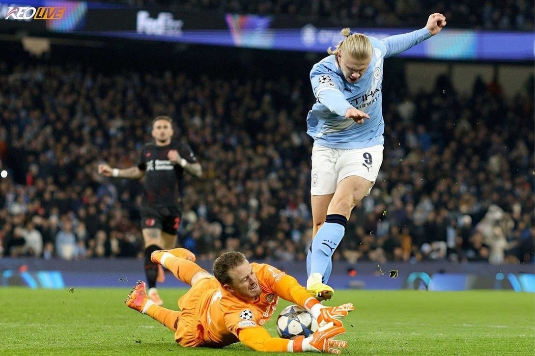 Flekken chơi lăn xả và liên tục từ chối bàn thắng của các chân sút áo xanh | Keolive