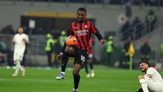 Hình ảnh cho bài Leão ghi bàn duy nhất, AC Milan thắng Lazio và lên đỉnh Serie A