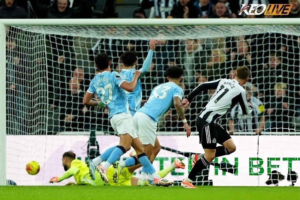 Barnes mở tỉ số bằng pha dứt điểm hoàn hảo | Keolive