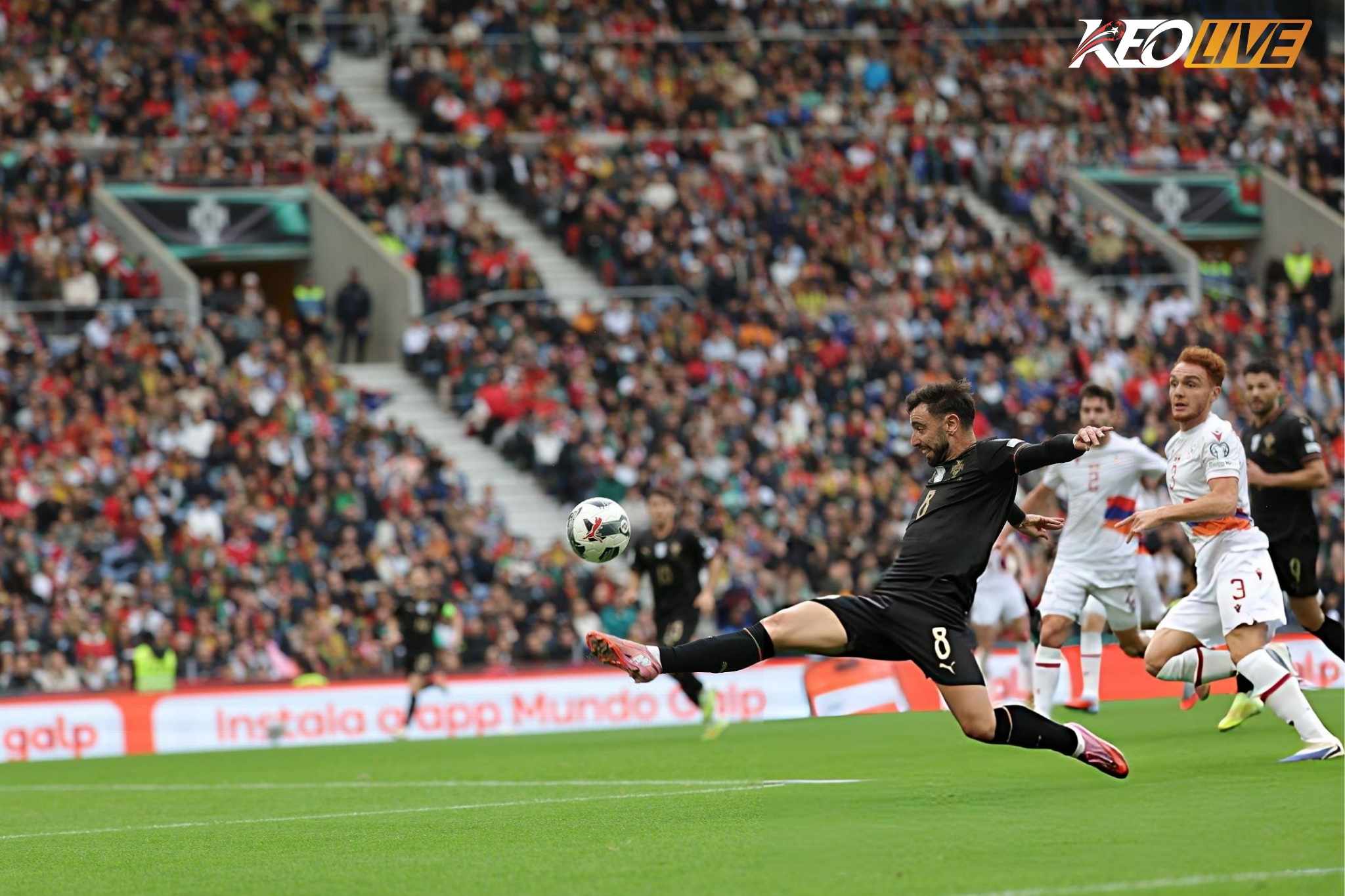 Bruno cũng có một trận đấu vô cùng thành công khi mang băng đội trưởng | Keolive